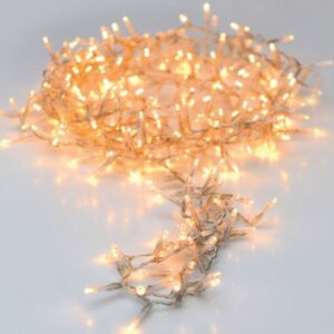 Brandend warmwit lichtsnoer met 120 leds aan een transparant snoer.