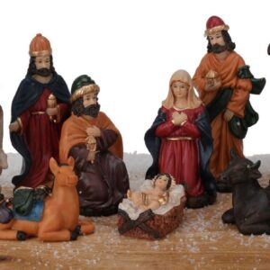 Negen handgeschilderde kerststalfiguren van circa 15 cm samen opgesteld