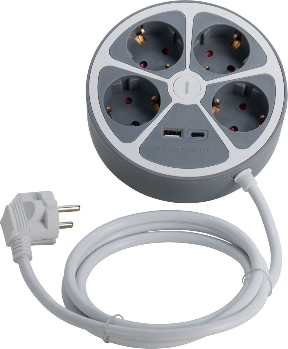 Ronde grijze stekkerdoos met vier stopcontacten, USB-A en USB-C en opgerold wit snoer