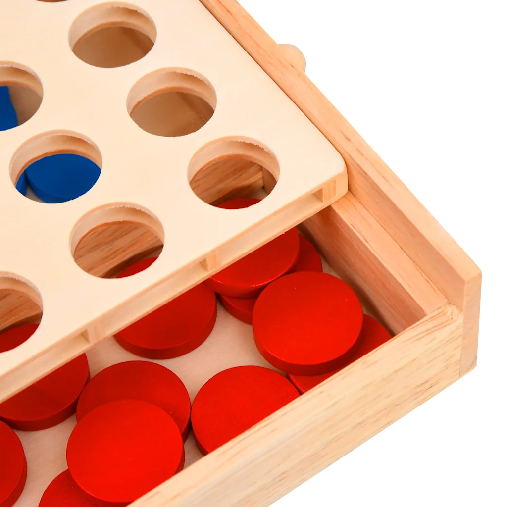 4 op een rij – houten spel met rode en blauwe schijven